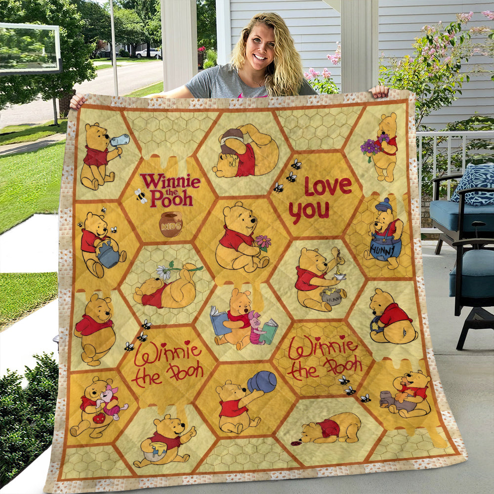 Winnie-the-Pooh Quilt Blanket – TMTHU6401